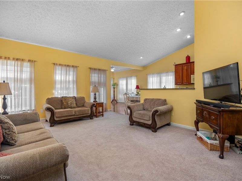 884 Lakeview Court, Kent, OH 44240 Photo 12