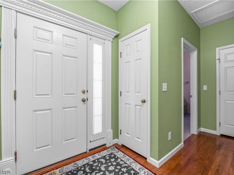 884 Lakeview Court, Kent, OH 44240 Photo 2