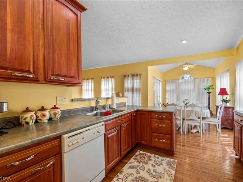 884 Lakeview Court, Kent, OH 44240 Photo 3