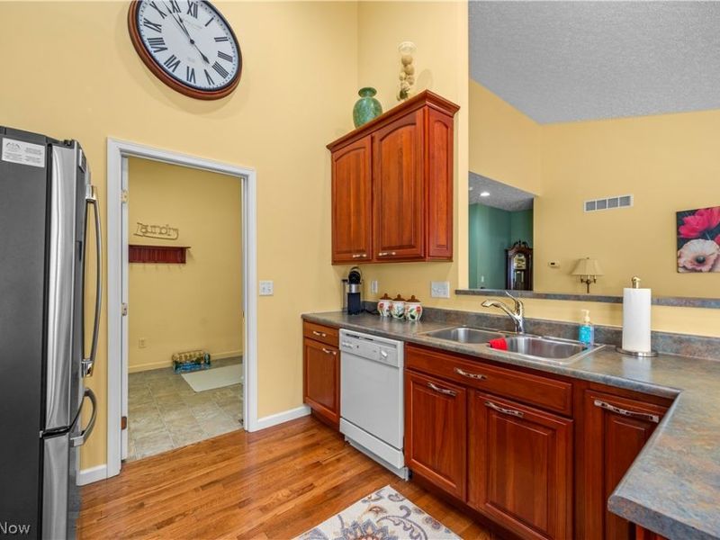 884 Lakeview Court, Kent, OH 44240 Photo 5