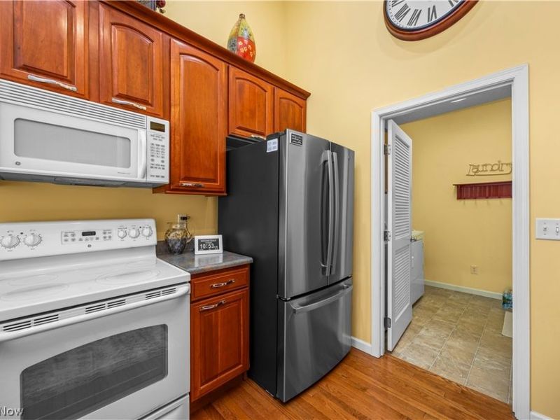 884 Lakeview Court, Kent, OH 44240 Photo 6