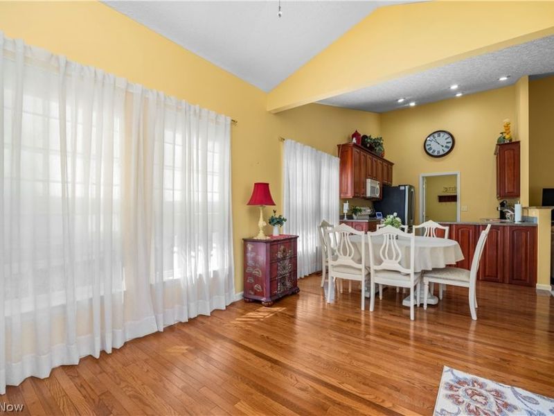 884 Lakeview Court, Kent, OH 44240 Photo 8