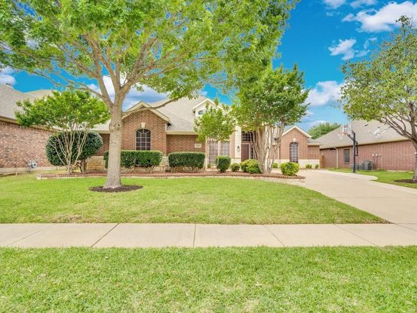 8204 Wildrock Drive, Arlington, TX 76001
