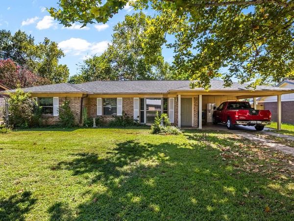 309 Henderson Street , Mount Pleasant, TX 75455