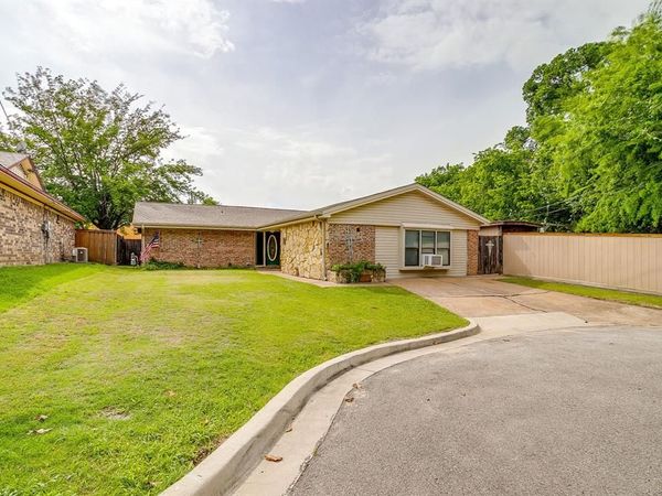 211 Cottonwood Street , Weatherford, TX 76086