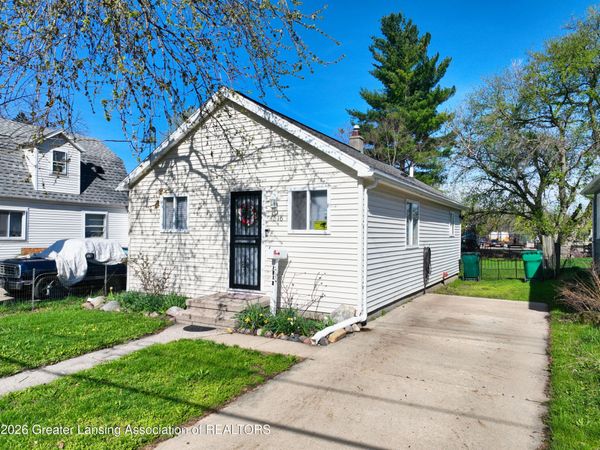 1516 Knollwood Avenue, Lansing, MI 48937
