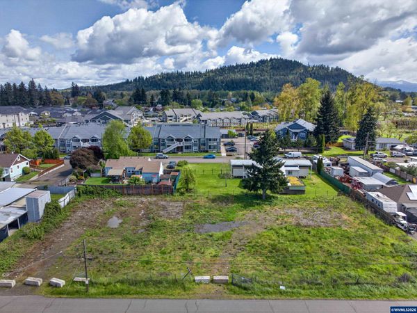 2391 Porter St, Lebanon, OR 97355