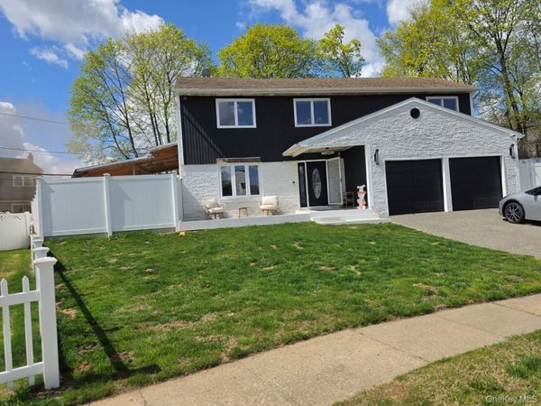 3 Rustic Court, Plainview, NY 11803