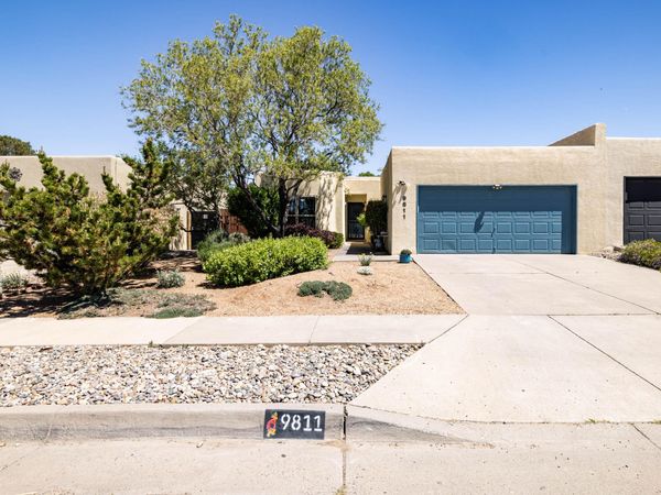 9811 Amigante Drive NE, Albuquerque, NM 87111