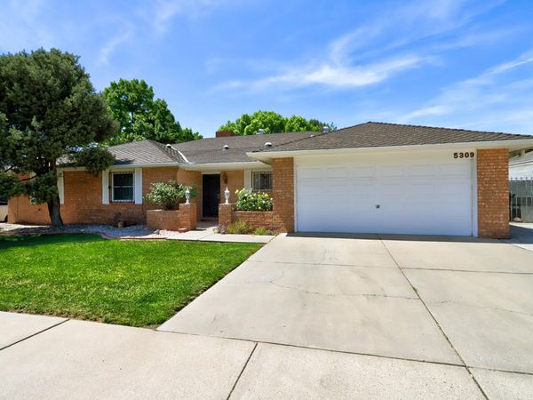 5309 Kings Row Street NE, Albuquerque, NM 87109