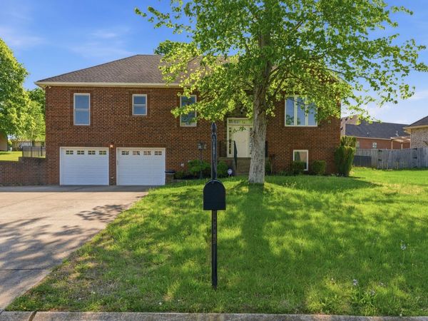 2010 Rebekah Dr , Greenbrier, TN 37073