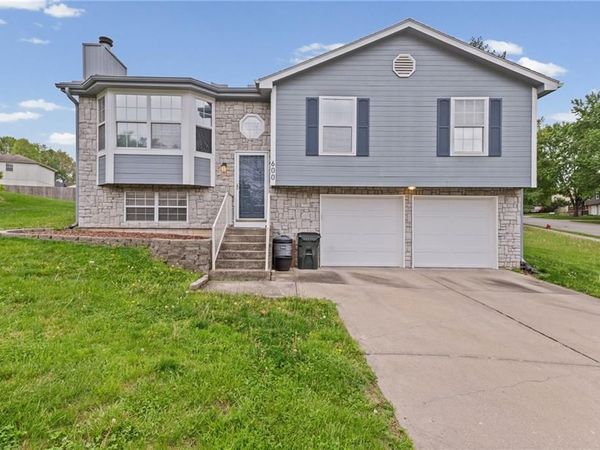 600 SE Steeple Court, Blue Springs, MO 64014