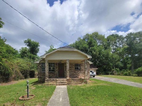 4005 W Pine Street, Moss Point, MS 39563
