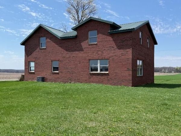 9000 Milnes Road, Jonesville, MI 49250