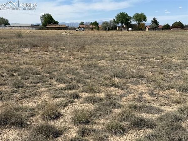 583 E Woodleaf Drive, Pueblo, CO 81007