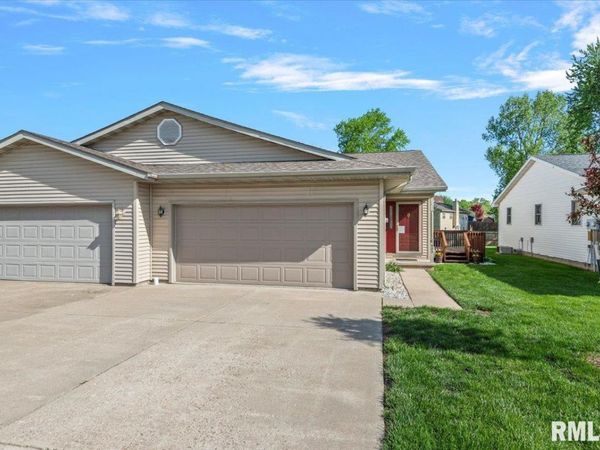 203 Wintergreen Drive, Chatham, IL 62629