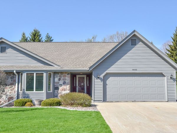 1400 Hidden Fields Dr, West Bend, WI 53095