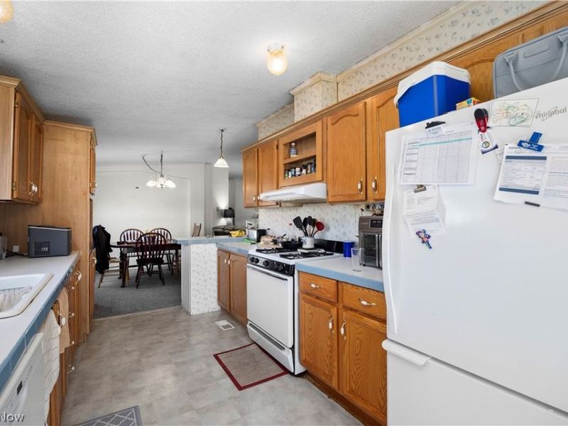 69 Mirage Avenue, Amherst, OH 44001 Photo 14