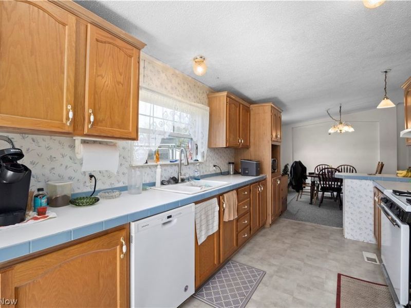 69 Mirage Avenue, Amherst, OH 44001 Photo 15