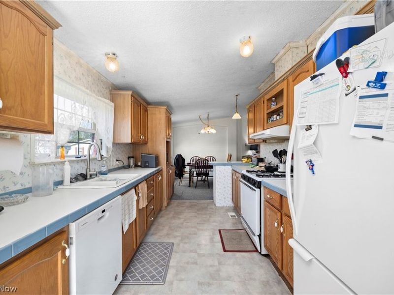 69 Mirage Avenue, Amherst, OH 44001 Photo 16