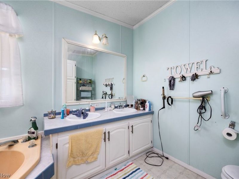 69 Mirage Avenue, Amherst, OH 44001 Photo 23