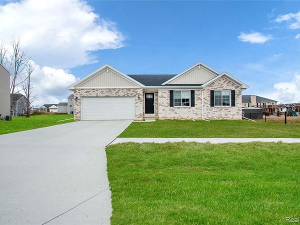 2824 Somerset Street, Lapeer, MI 48446