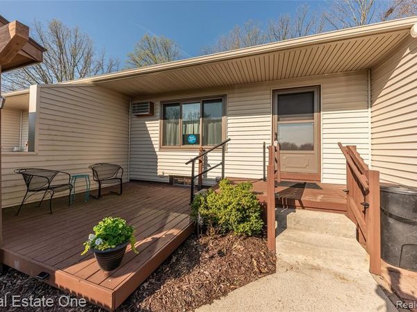 25803 Lexington Drive , South Lyon, MI 48178