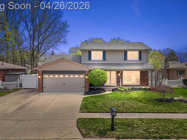 32080 Sherwood, Fraser, MI 48026