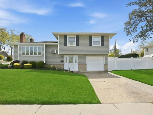 87 Stephen Drive , Plainview, NY 11803