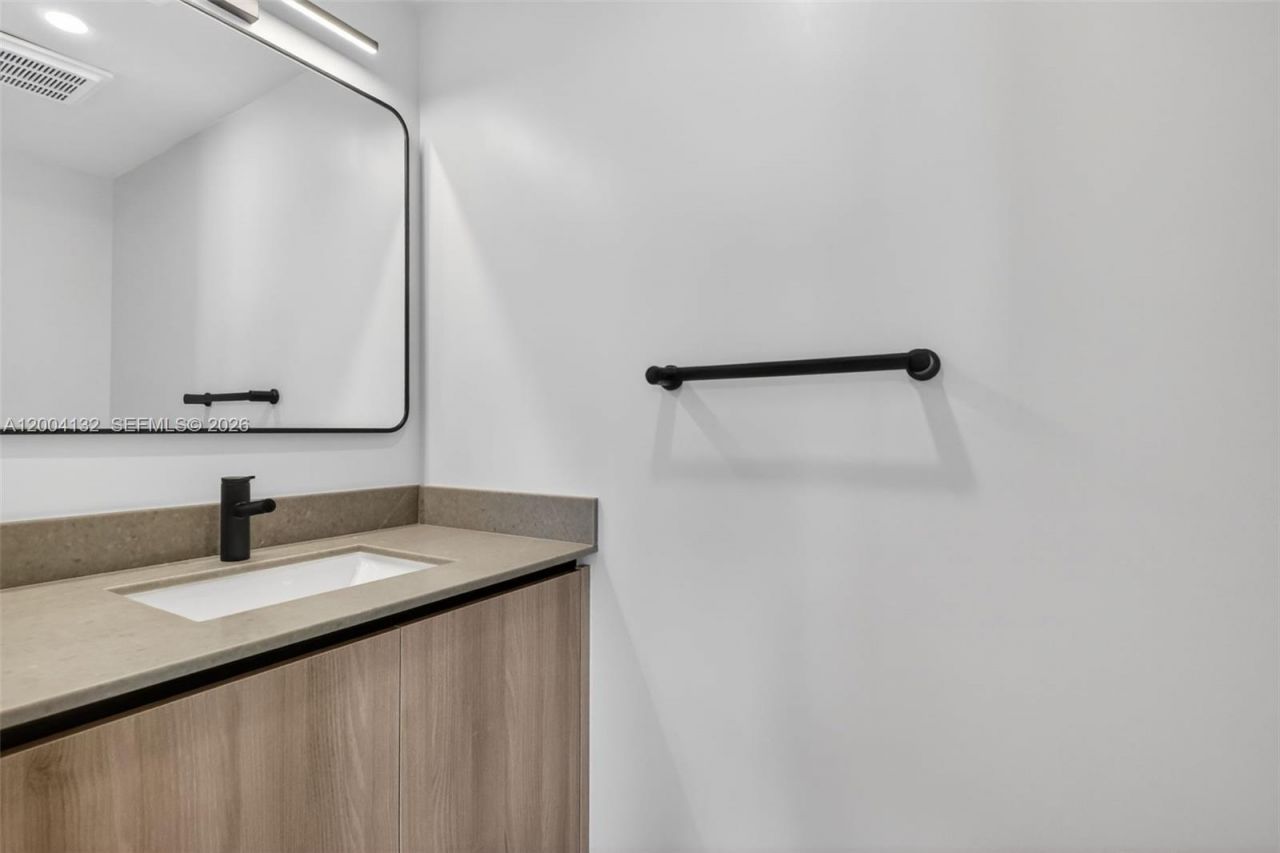 121 NE 5th Steet, Unit 3313, Miami, FL 33132 Photo