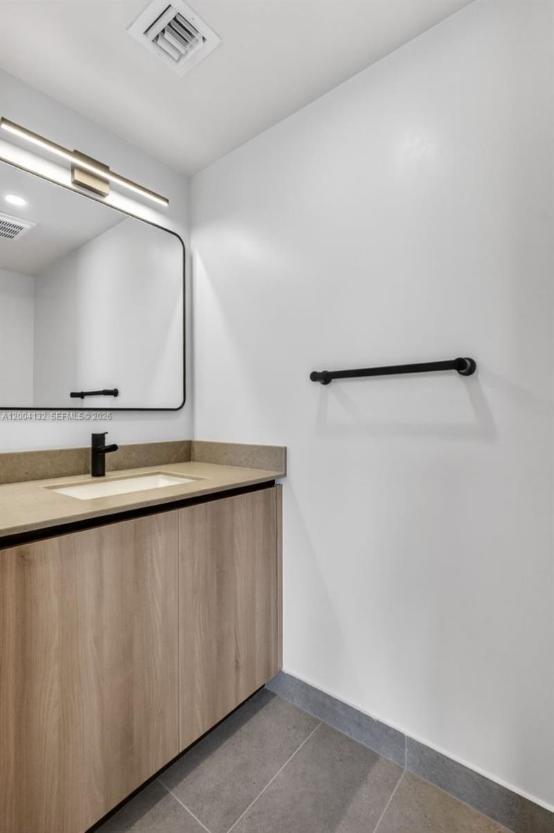 121 NE 5th Steet, Unit 3313, Miami, FL 33132 Photo