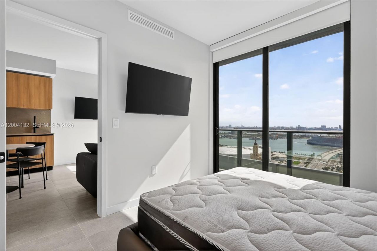 121 NE 5th Steet, Unit 3313, Miami, FL 33132 Photo