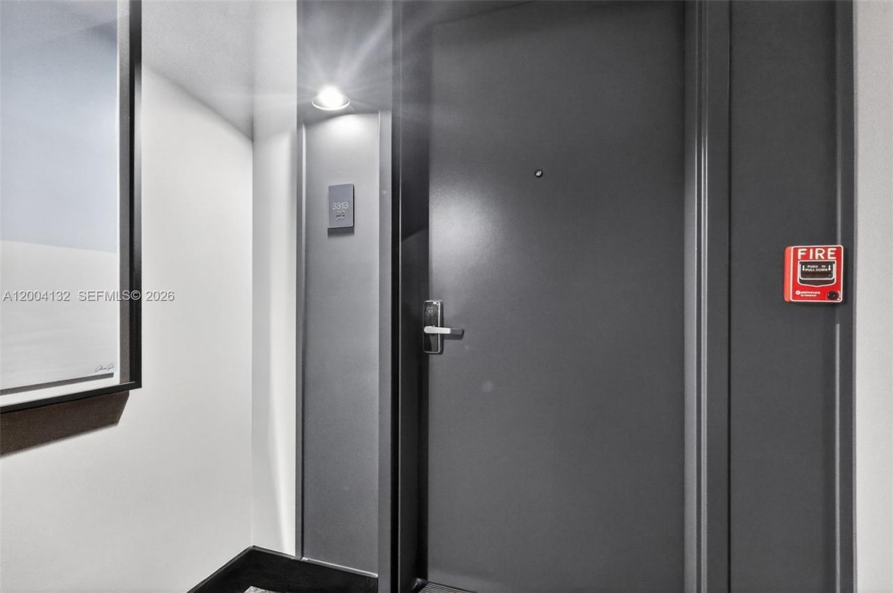 121 NE 5th Steet, Unit 3313, Miami, FL 33132 Photo