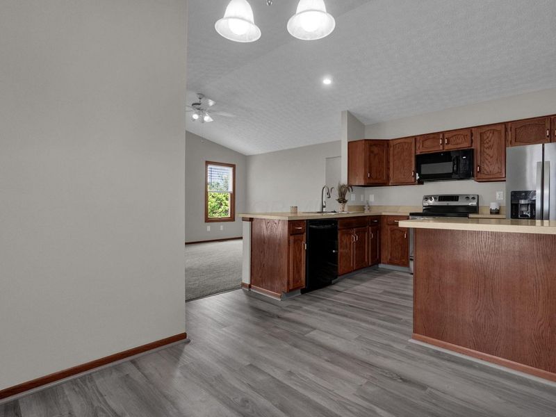 7784 Leaview Drive, Columbus, OH 43235 Photo 12