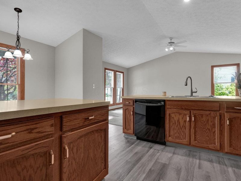 7784 Leaview Drive, Columbus, OH 43235 Photo 16