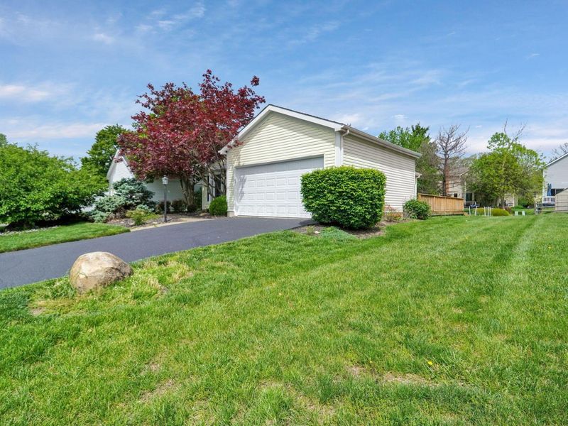 7784 Leaview Drive, Columbus, OH 43235 Photo 3