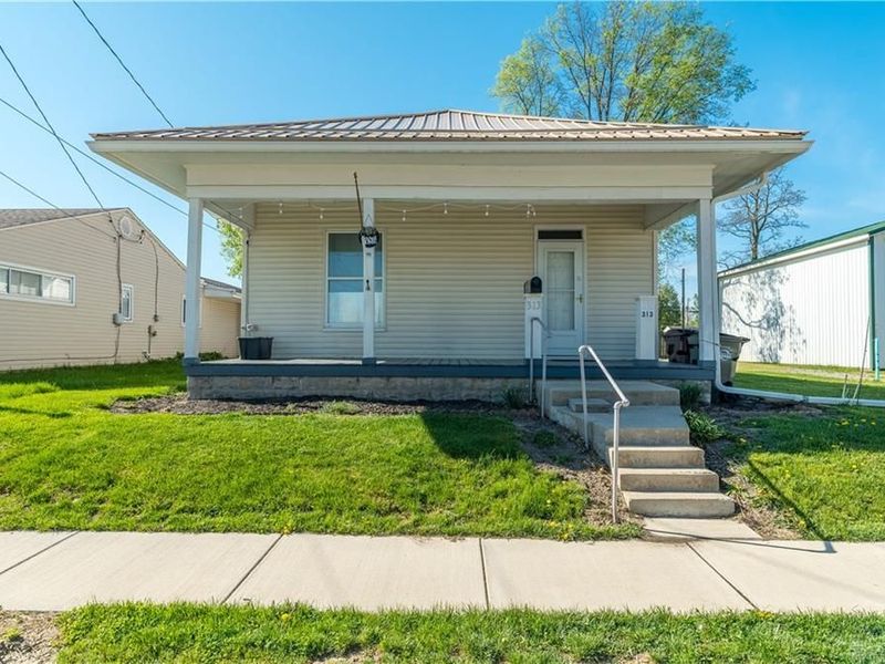 313 E Oakwood Street, Bradford, OH 45308 Photo 2