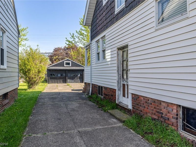 8214 Essen Avenue, Parma, OH 44129 Photo 3