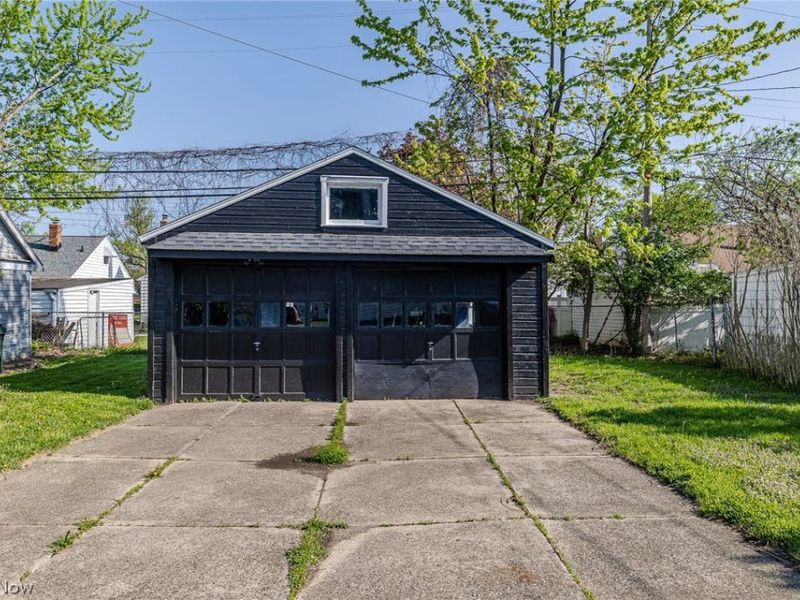 8214 Essen Avenue, Parma, OH 44129 Photo 4