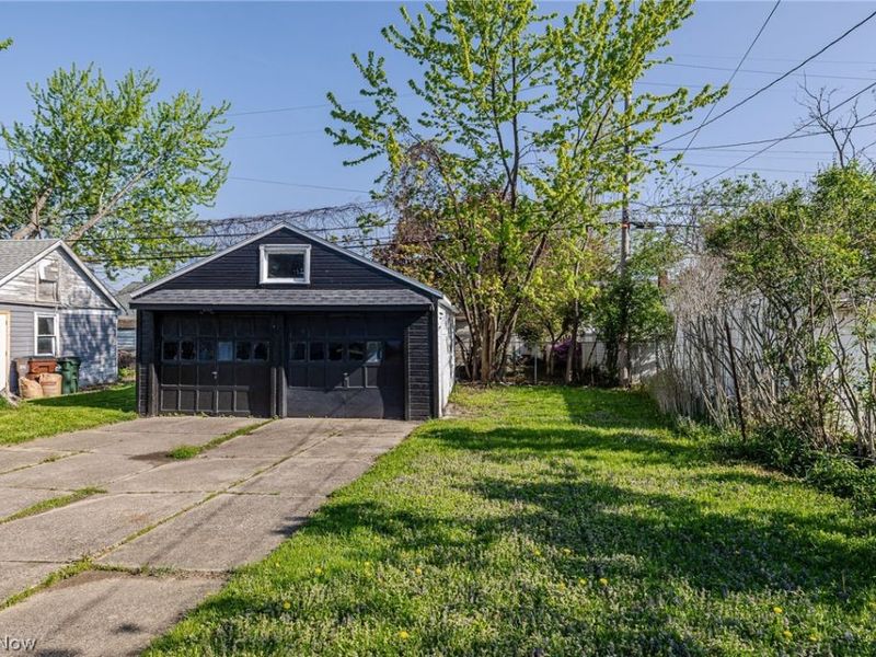8214 Essen Avenue, Parma, OH 44129 Photo 5