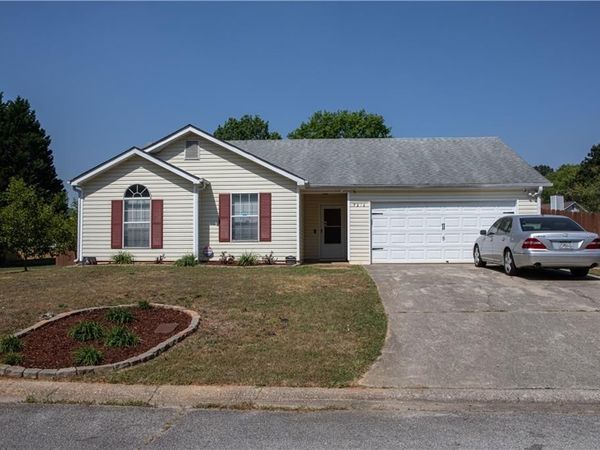 7216 New Dale Road , Rex, GA 30273