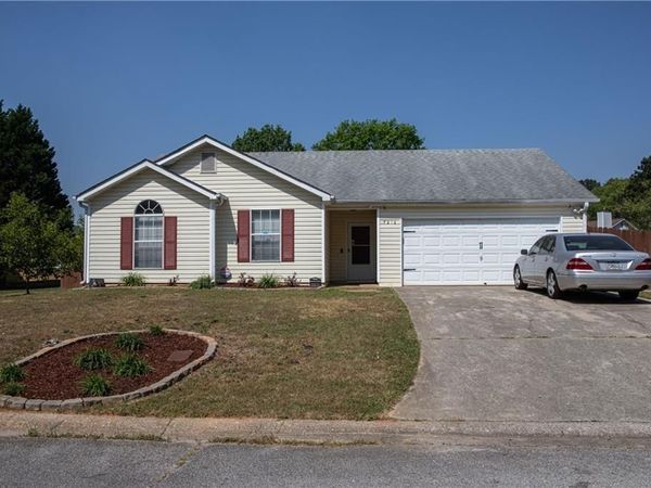 7216 New Dale Road , Rex, GA 30273