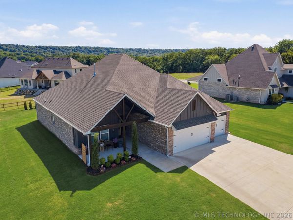 18951 E Orchard Circle, Catoosa, OK 74015