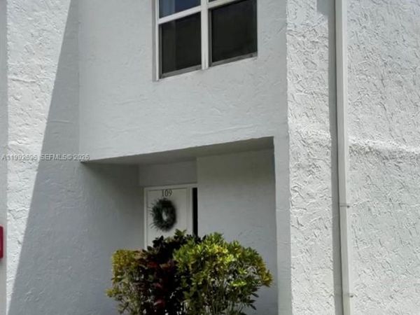 9421 Evergreen Pl , Unit 109, Davie, FL 33324