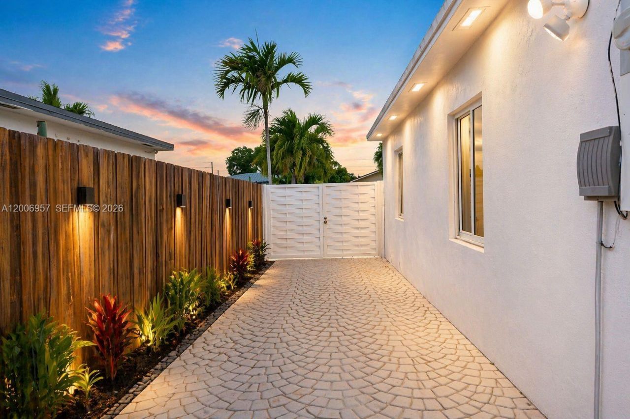 5270 NW 2nd St , Miami, FL 33126 Photo