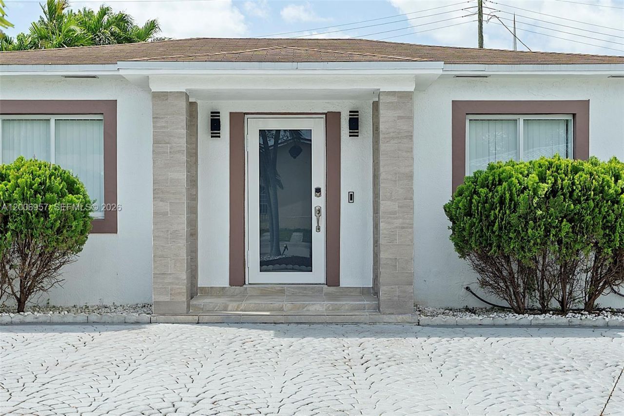 5270 NW 2nd St , Miami, FL 33126 Photo