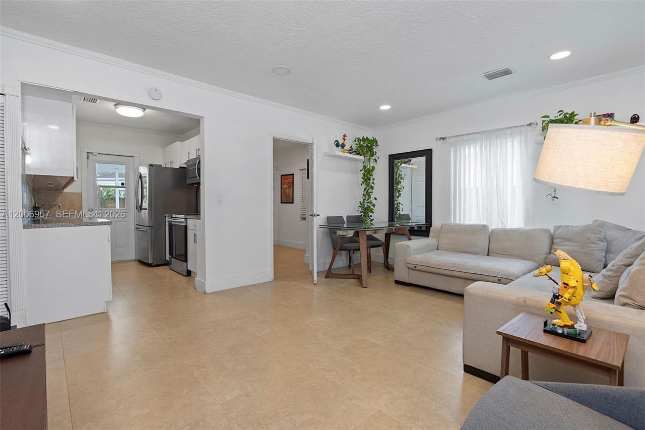 5270 NW 2nd St , Miami, FL 33126 Photo