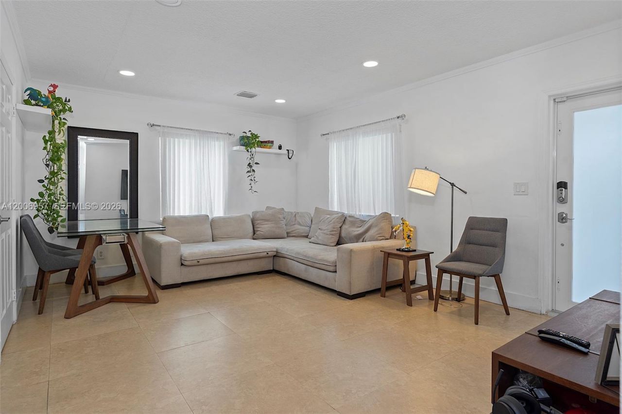 5270 NW 2nd St , Miami, FL 33126 Photo