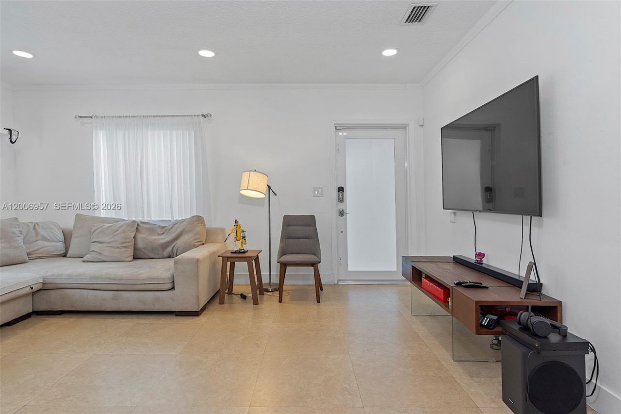 5270 NW 2nd St , Miami, FL 33126 Photo