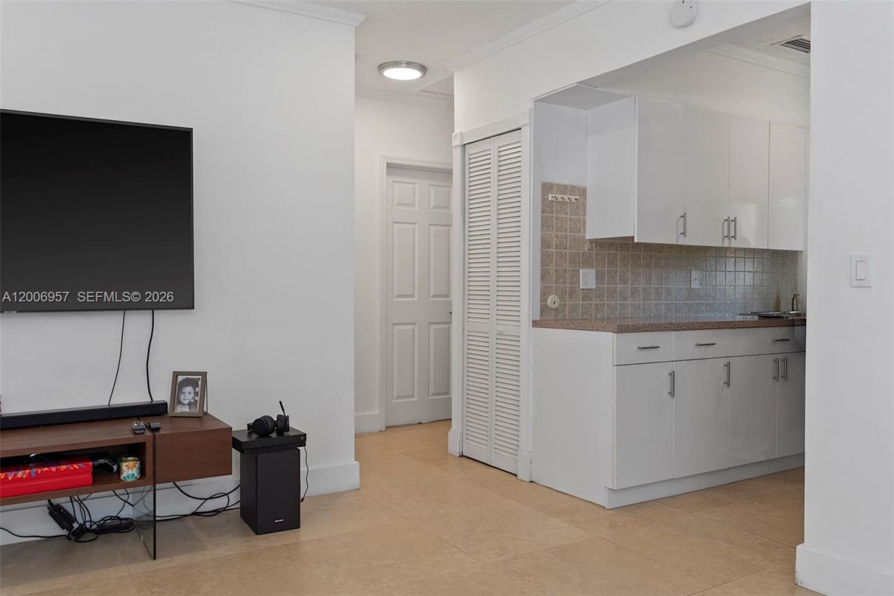 5270 NW 2nd St , Miami, FL 33126 Photo